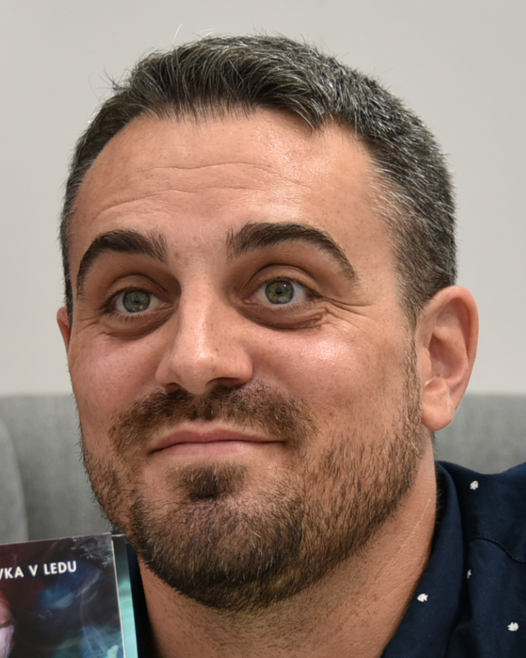Portrét – Robert Bryndza