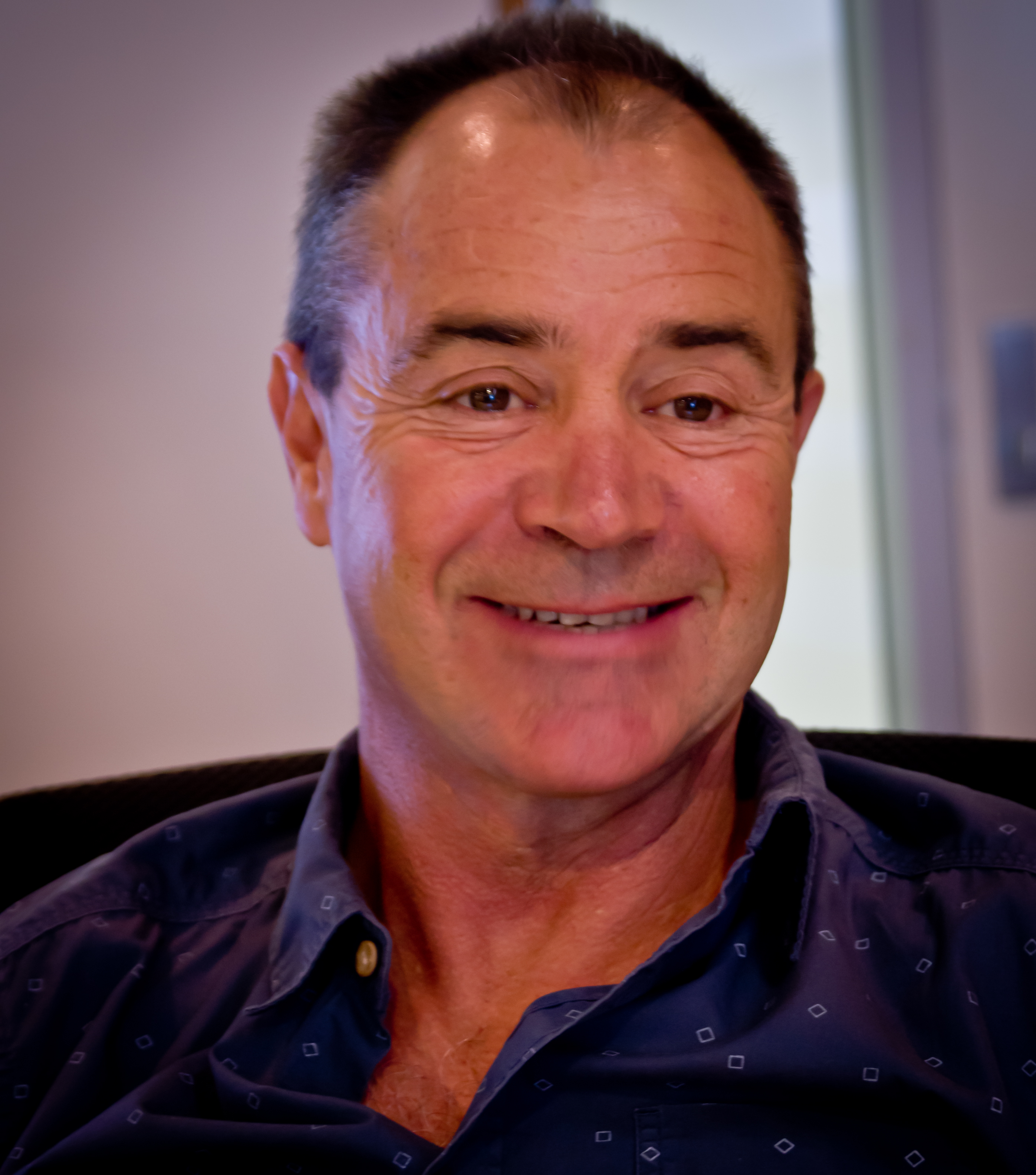 Portrét – Kim Scott