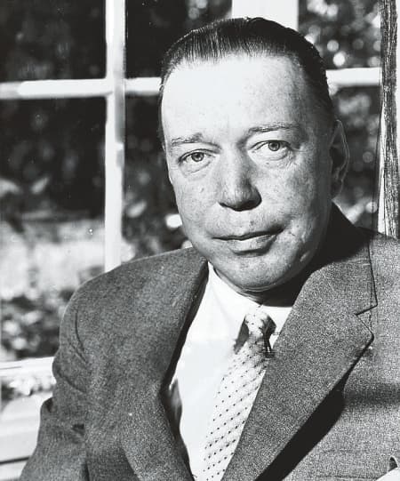 Portrét – Mika Waltari